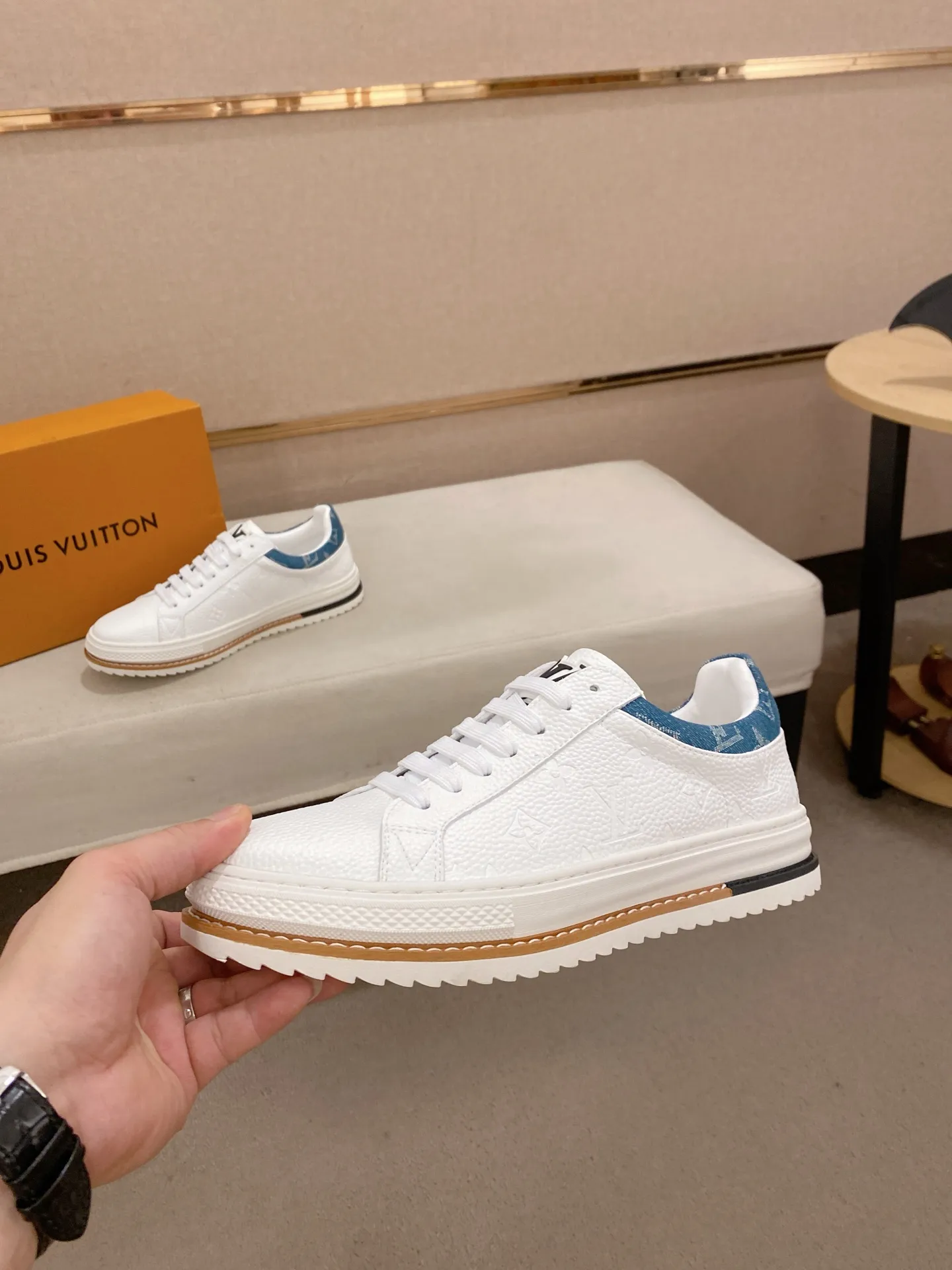 Men's shoes💰 420💰louis vuitton (Louis Vuitton/lv)🔍🔍The new counters are on sale at the same time. The uppers are imported from Italy. ⃣️Re-engraved🇮🇹💪💪, ⚠Sole: The original sole is specially provided by the original factory, the exclusive movable molded sole is super comfortable, ⚠Original and single goods 🔍high quality, you can enter and leave the counter at will, welcome to compare⚠. Code number: 38-44 (45/customized, non-refundable)